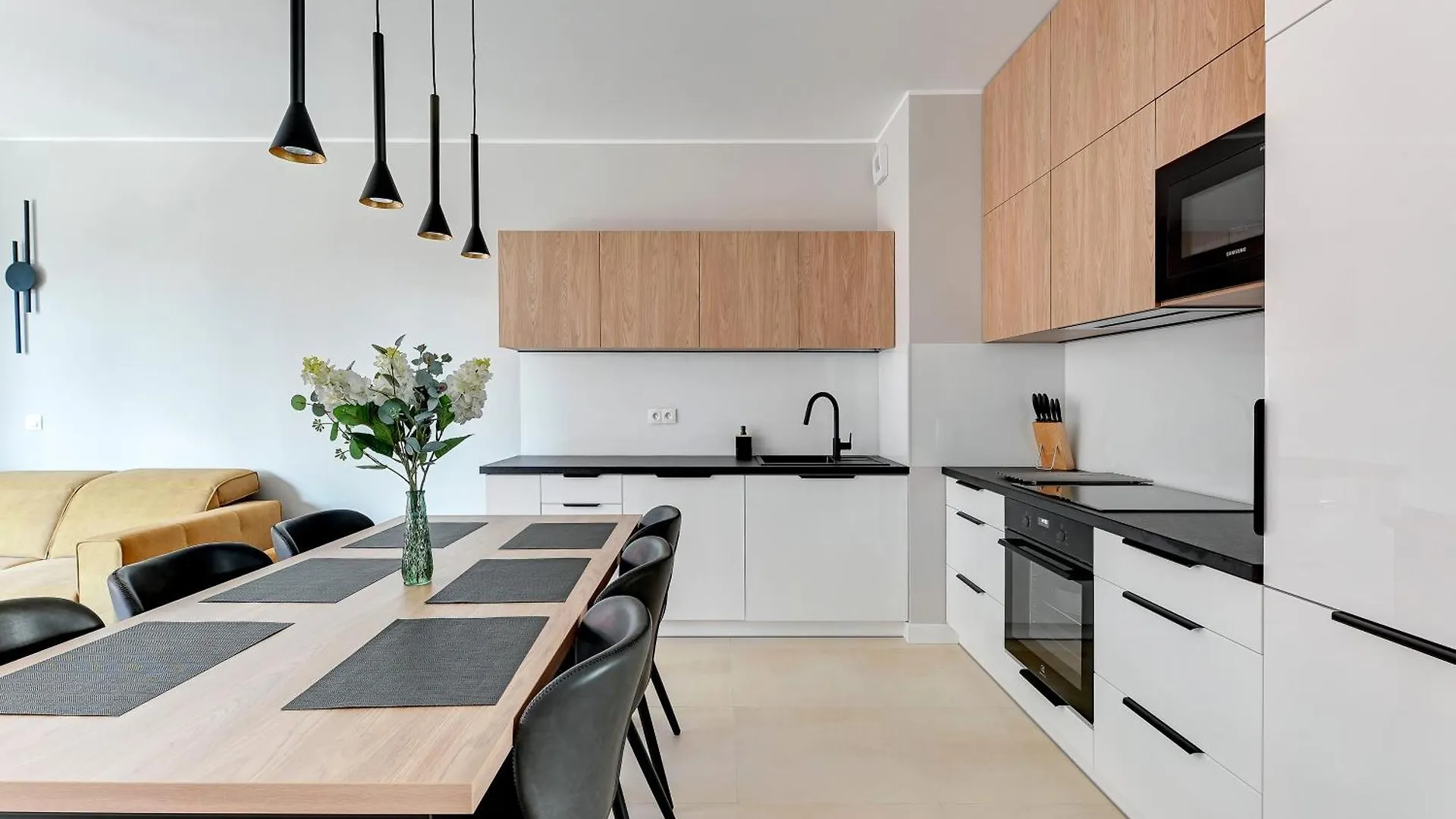 Doki Living By Blue Mandarin Parking & Foodhall Gdaňsk
