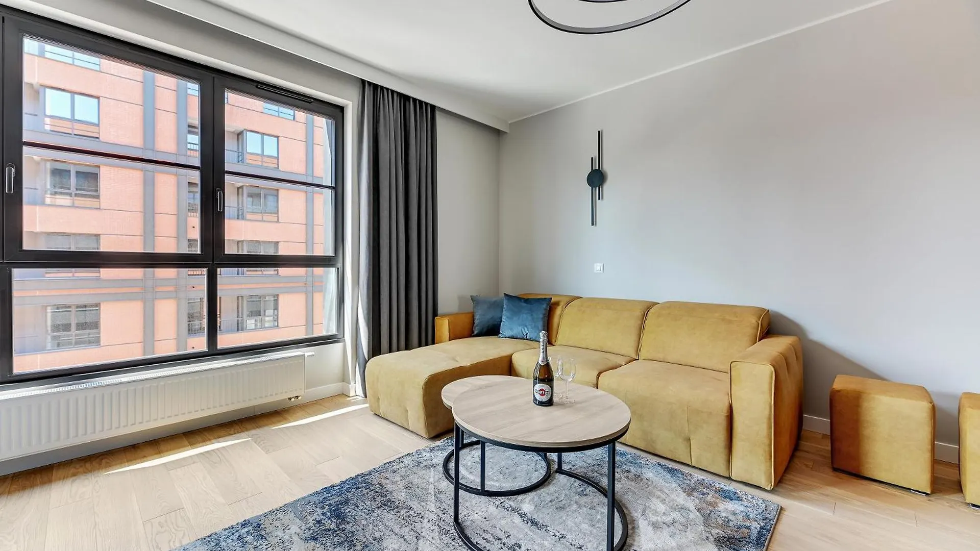 Doki Living By Blue Mandarin Parking & Foodhall Gdansk 0*,