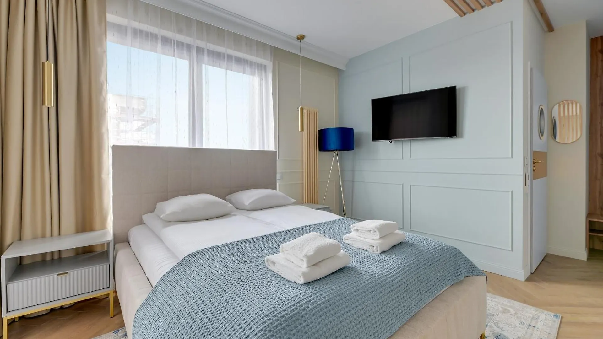 Doki Living By Blue Mandarin Parking & Foodhall Gdańsk