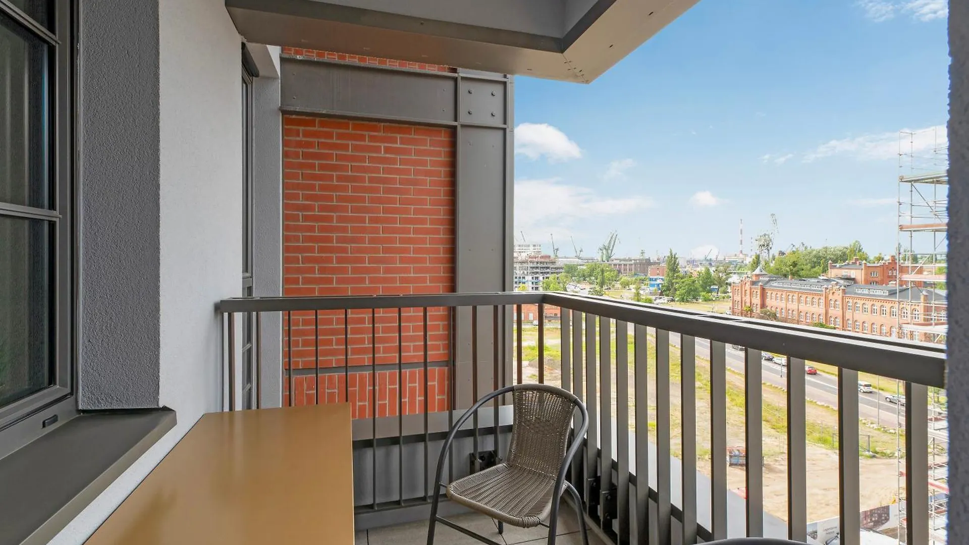 Doki Living By Blue Mandarin Parking & Foodhall Gdańsk Polen