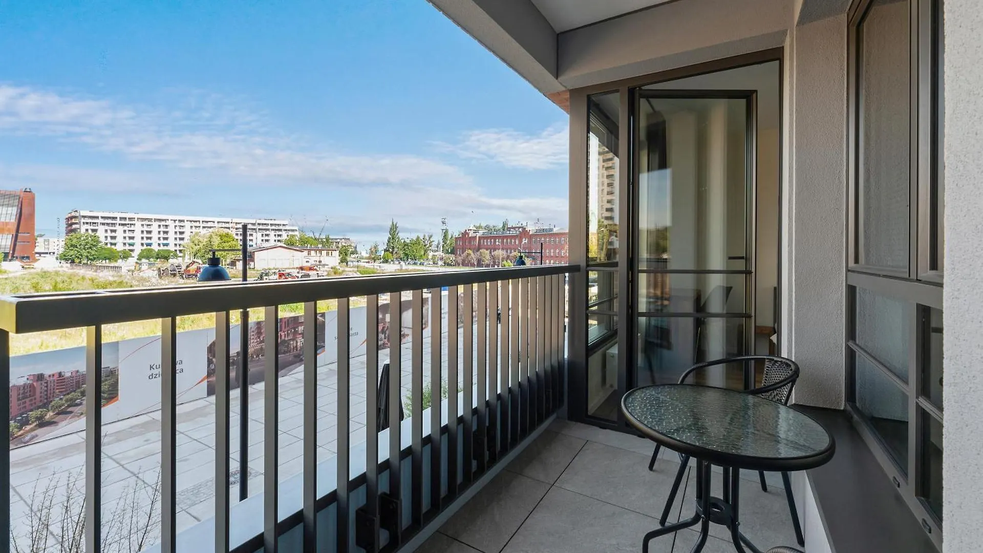Doki Living By Blue Mandarin Parking & Foodhall Gdansk 0*,  Poland