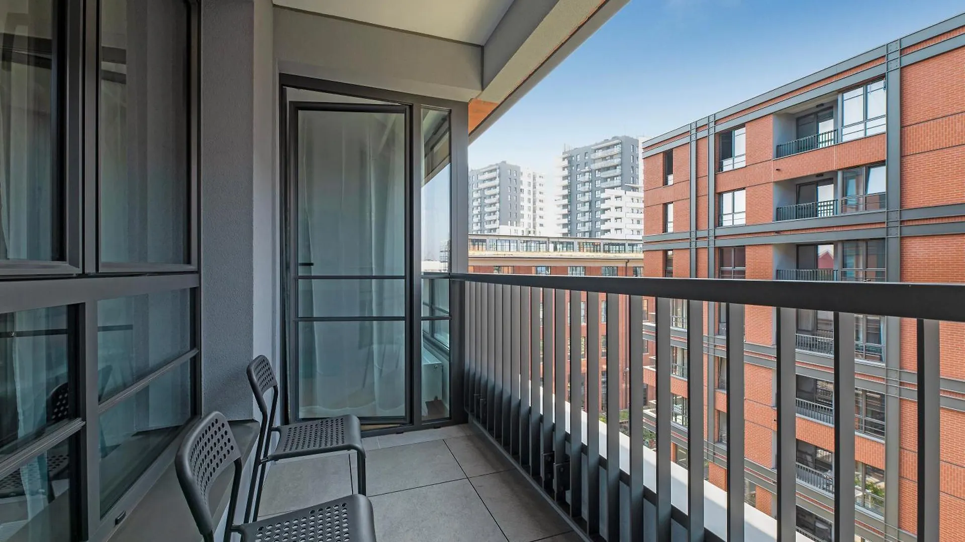 Doki Living By Blue Mandarin Parking & Foodhall Gdańsk 0*,  Polen