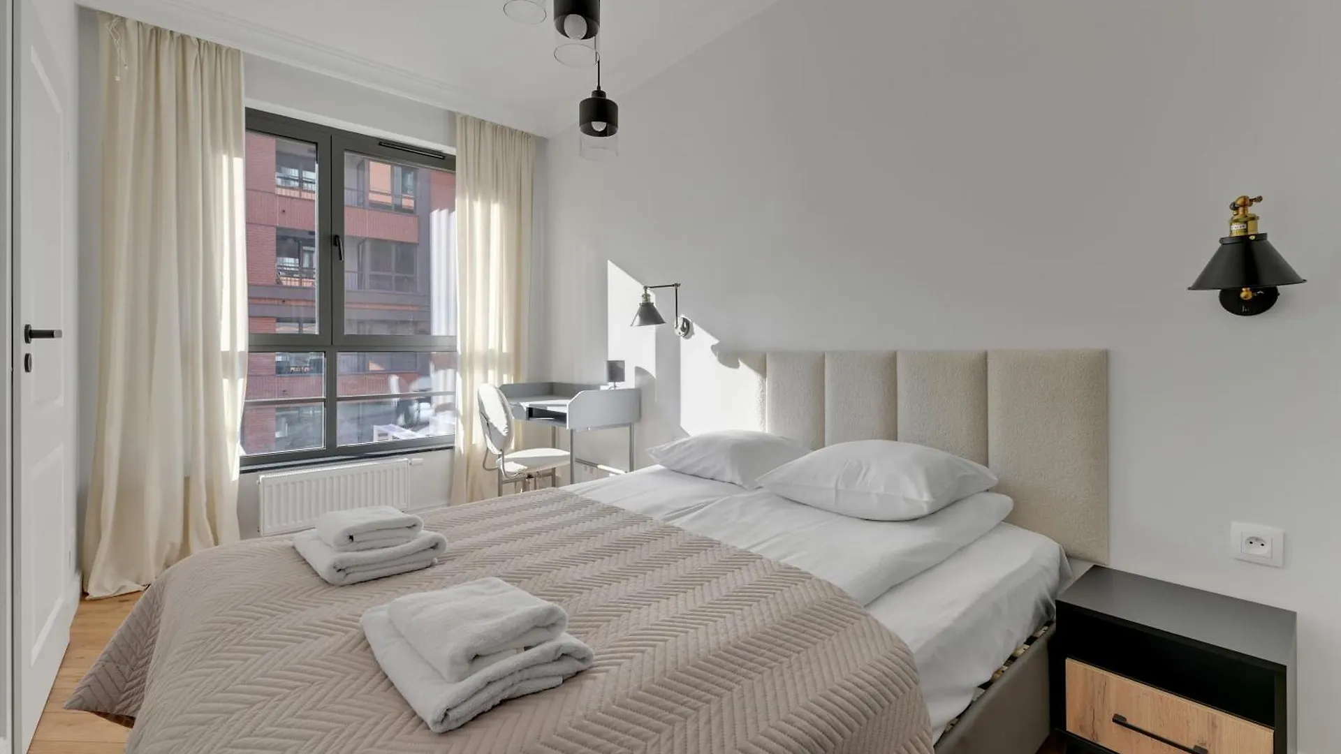 Doki Living By Blue Mandarin Parking & Foodhall Gdansk