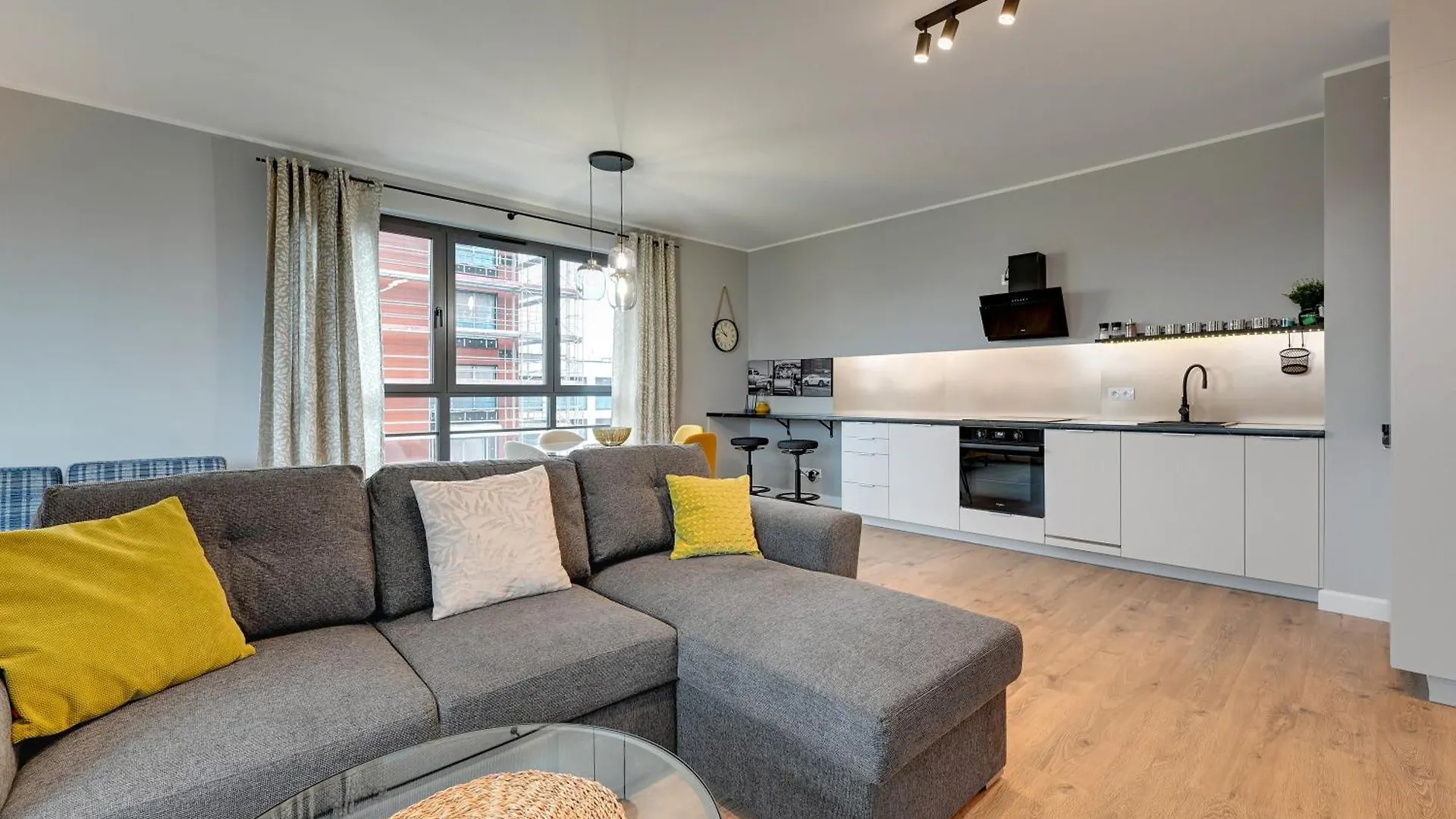 Doki Living By Blue Mandarin Parking & Foodhall Gdańsk 0*,
