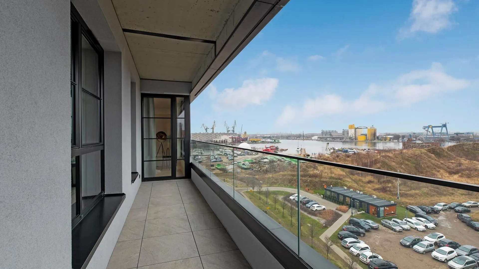 Doki Living By Blue Mandarin Parking & Foodhall Gdańsk 0*,