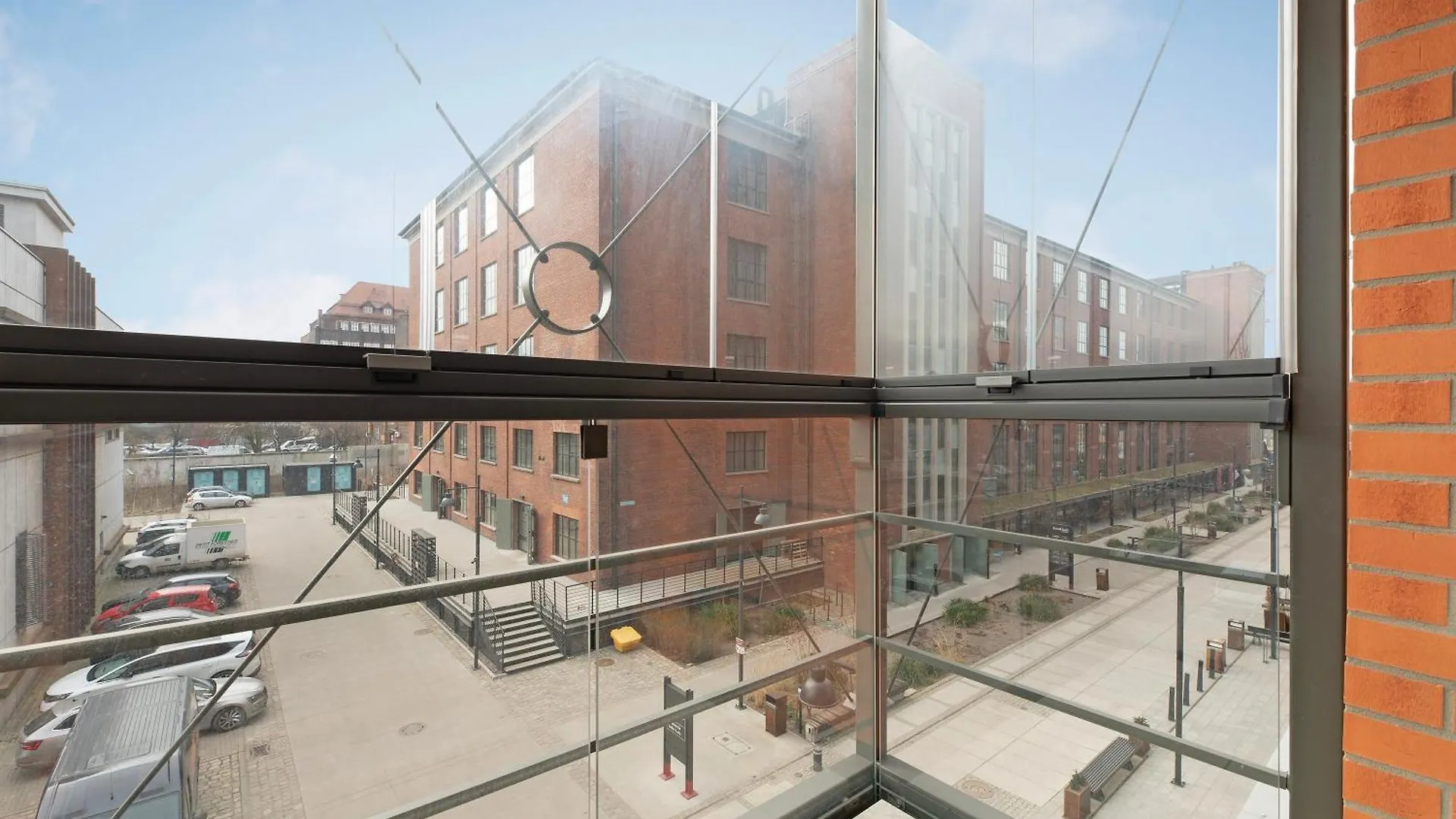 Doki Living By Blue Mandarin Parking & Foodhall Gdańsk