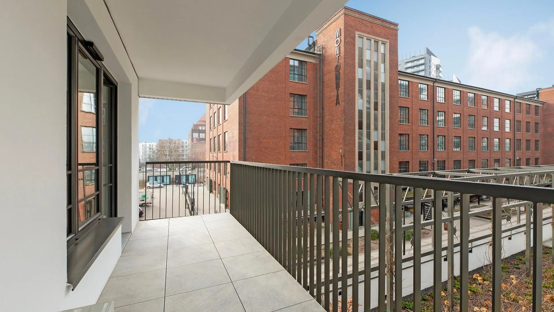 Doki Living By Blue Mandarin Parking & Foodhall Gdańsk