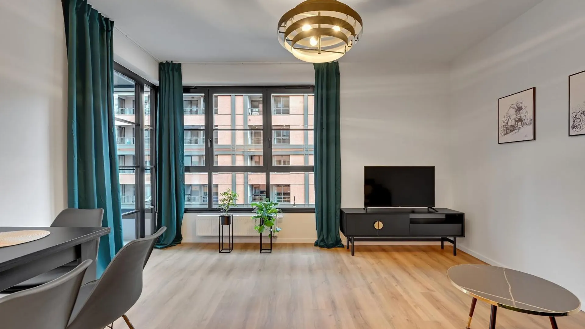Doki Living By Blue Mandarin Parking & Foodhall Gdańsk 0*,