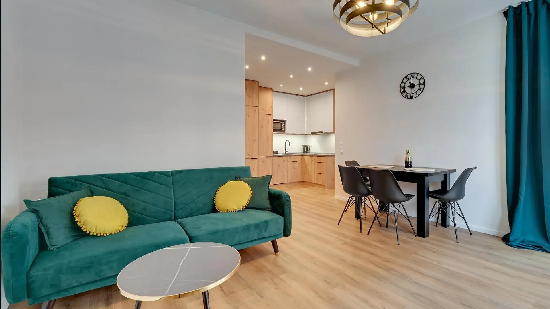 Doki Living By Blue Mandarin Parking & Foodhall Gdańsk 0*,