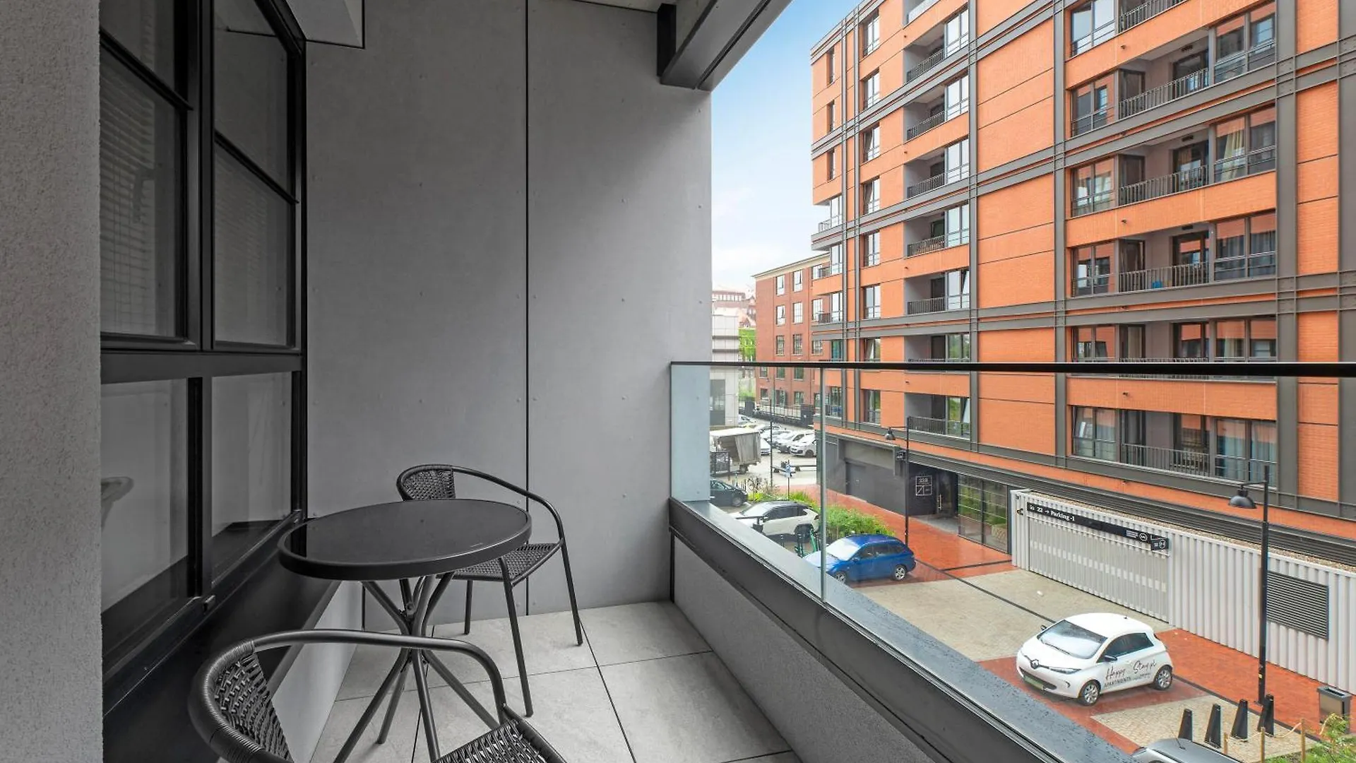 Doki Living By Blue Mandarin Parking & Foodhall Gdańsk 0*,  Polen