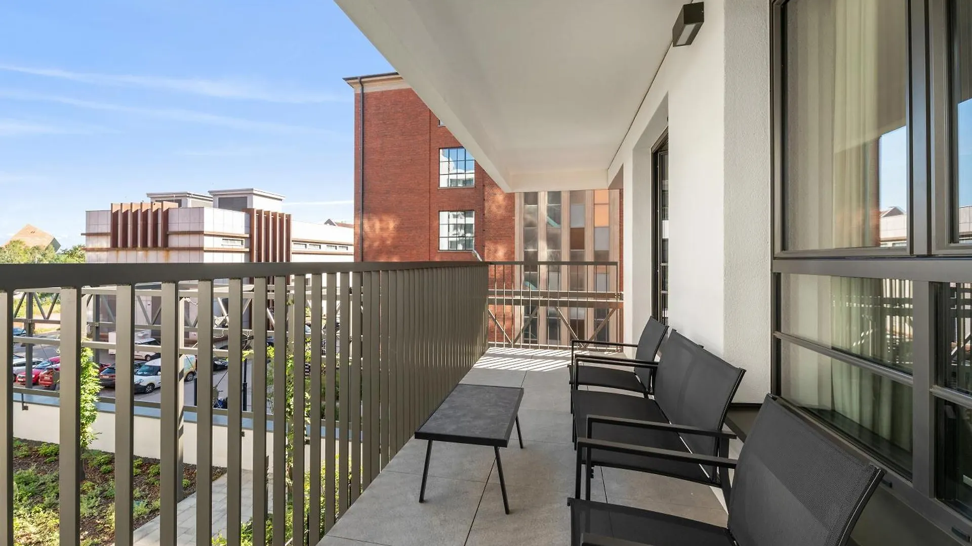 Doki Living By Blue Mandarin Parking & Foodhall Gdańsk 0*,