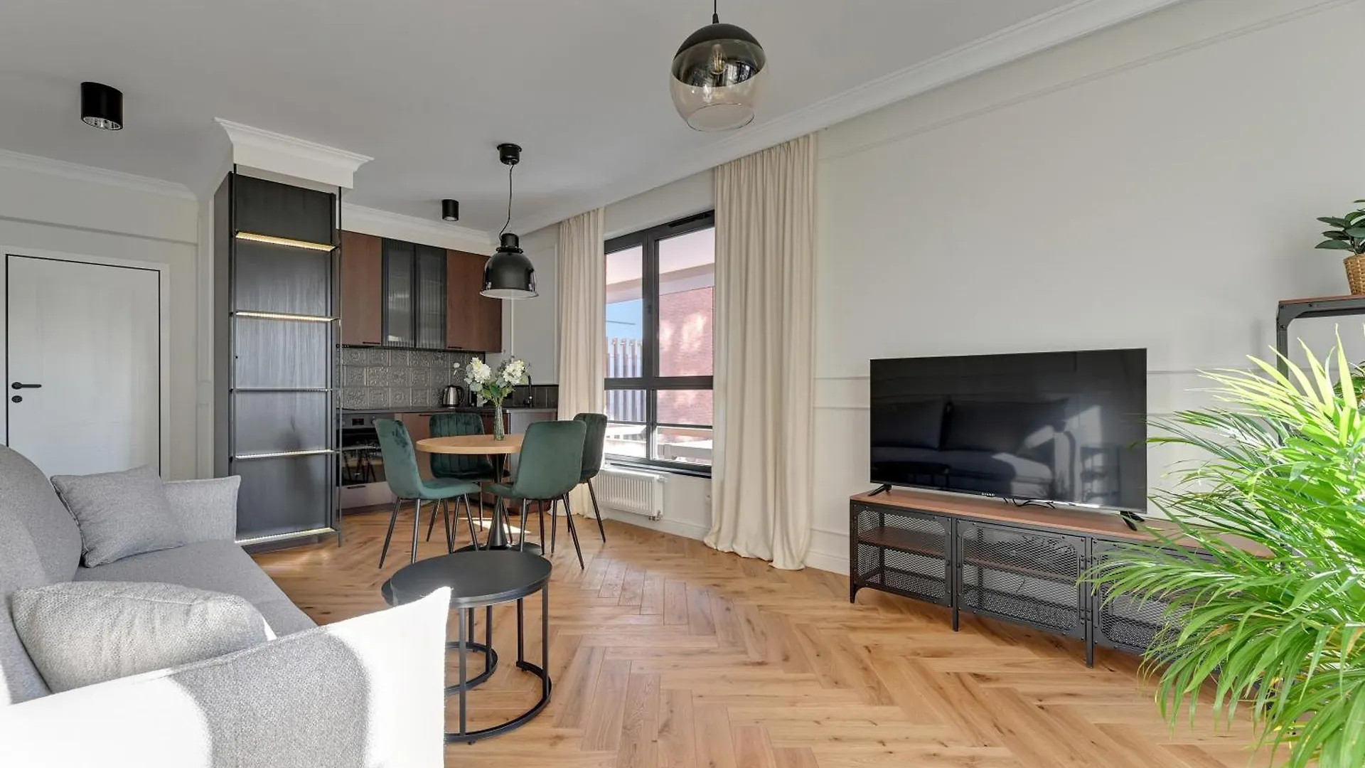 Doki Living By Blue Mandarin Parking & Foodhall Gdańsk 0*,  Polen