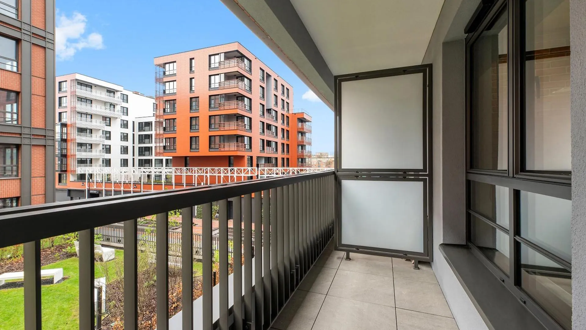 Doki Living By Blue Mandarin Parking & Foodhall Gdańsk 0*,  Polen
